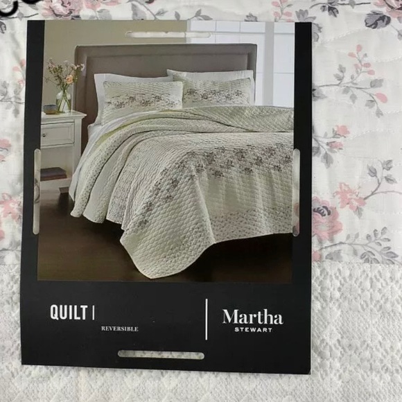 Bundle~ Martha Stewart Shabby Chic Quilt with Shams NEW 3pc Set - Picture 10 of 10